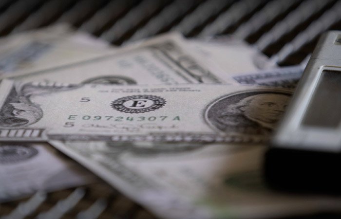 ЦБ РФ продлил ограничения на переводы средств за рубеж еще на полгода