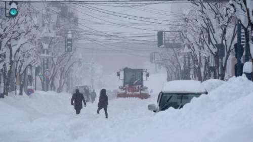 Больше 120 сантиметров снега: непогода обрушилась на Японию. Есть жертвы