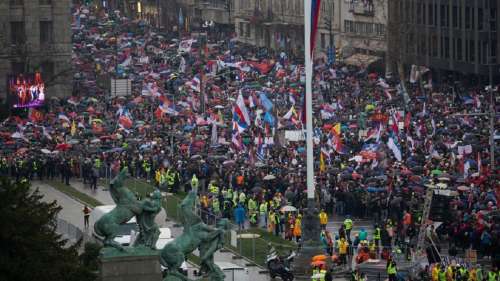 В Белграде прошла крупнейшая акция протеста против коррупции, на нее вышли более 100 тыс. человек